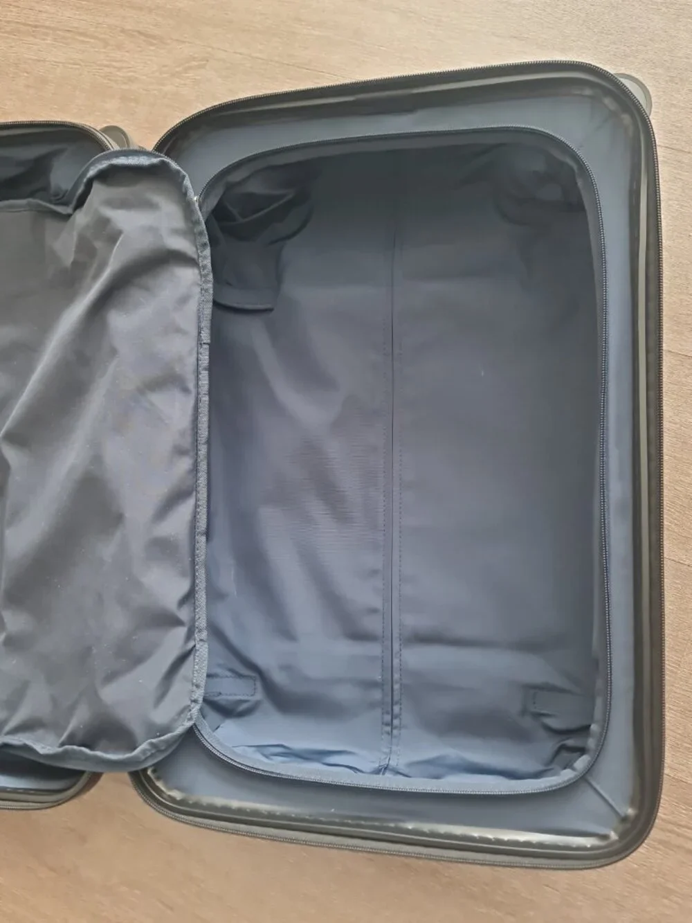 Paravel Aviator Black Hardshell Hardcase Spinner Suitcase Luggage Carry On